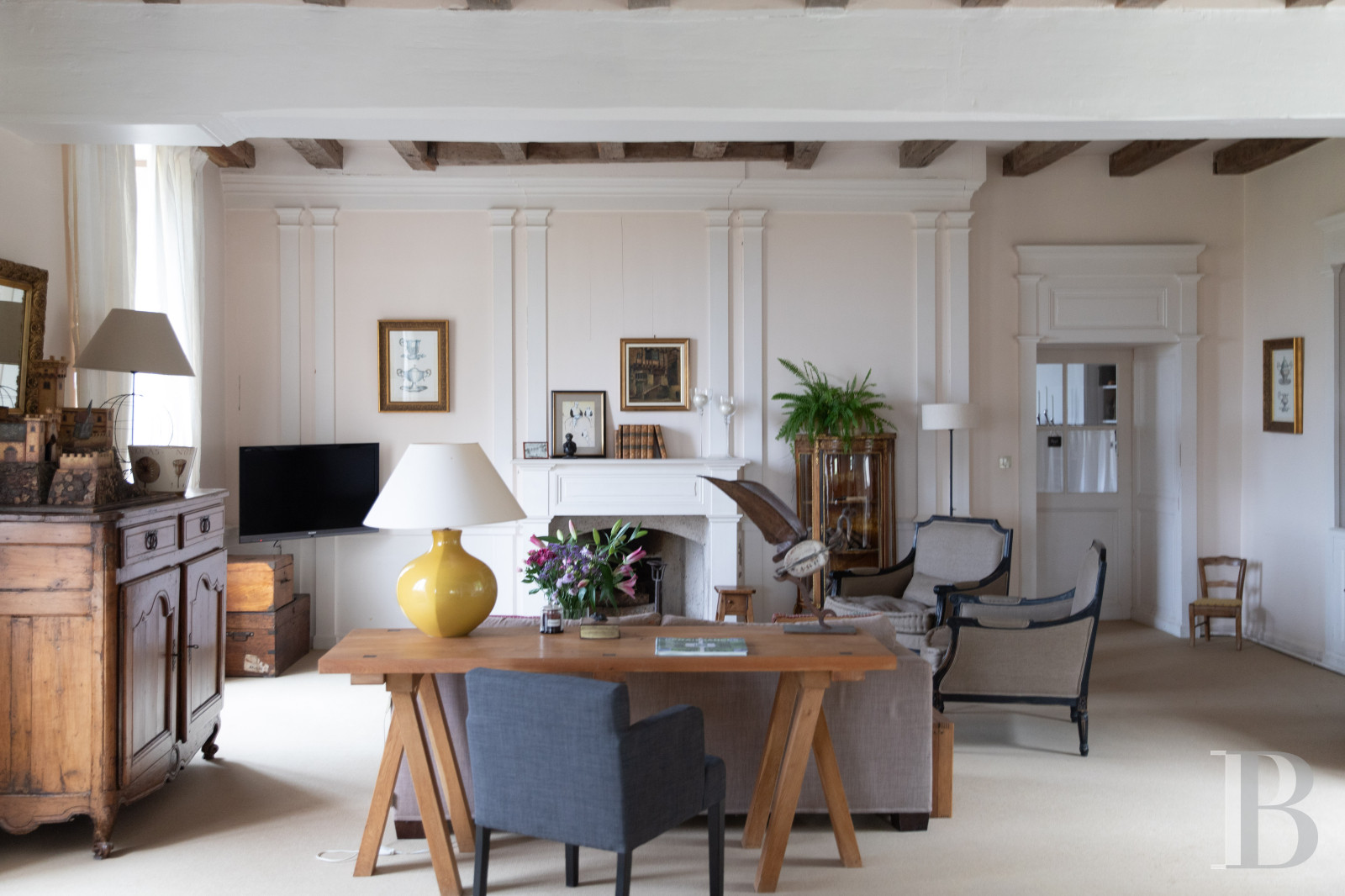 En Indre-et-Loire, sur les hauteurs d’un village, près d’Amboise, un château et son hameau en bordure de forêt - photo  n°11